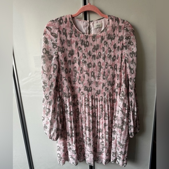 Aritzia Dresses & Skirts - Aritzia Wilfred Daydreamer mini dress in exclusive floral pink/green (small)